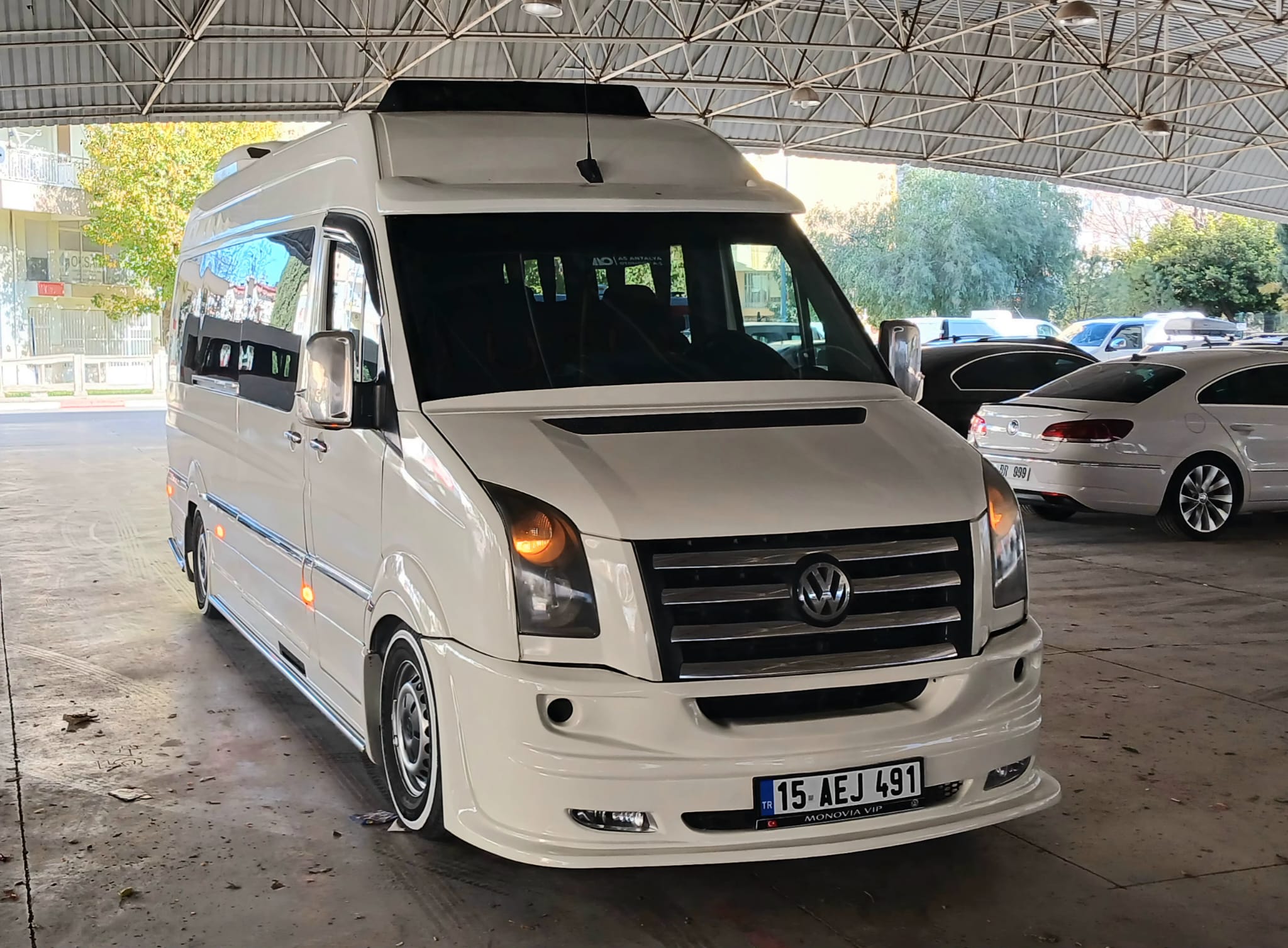 Monovia Vip